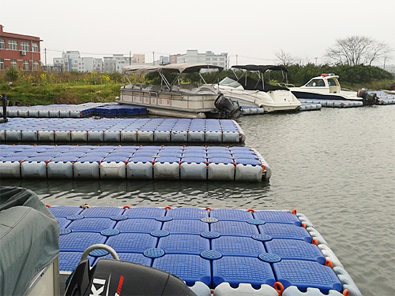 Pontonrör flottör